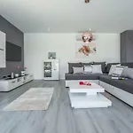 Вилла Wellness & Luxury Nicole - Families Only Пула