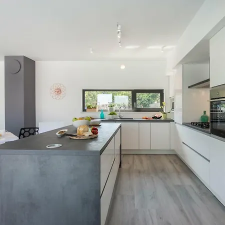 Wellness & Luxury Nicole - Families Only