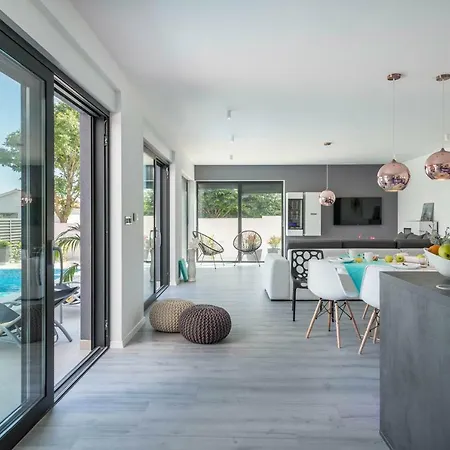 Wellness & Luxury Nicole - Families Only * Pula