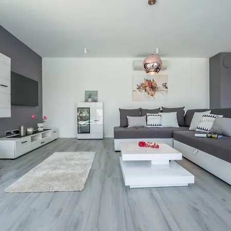 Villa Wellness & Luxury Nicole - Families Only Pula