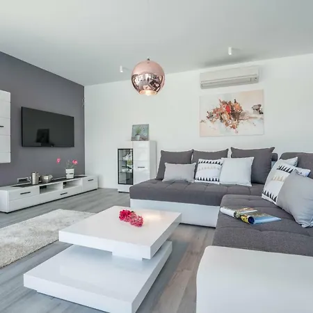 Wellness & Luxury Nicole - Families Only Villa