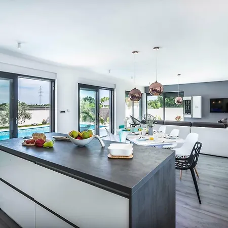 Wellness & Luxury Nicole - Families Only Villa Pula