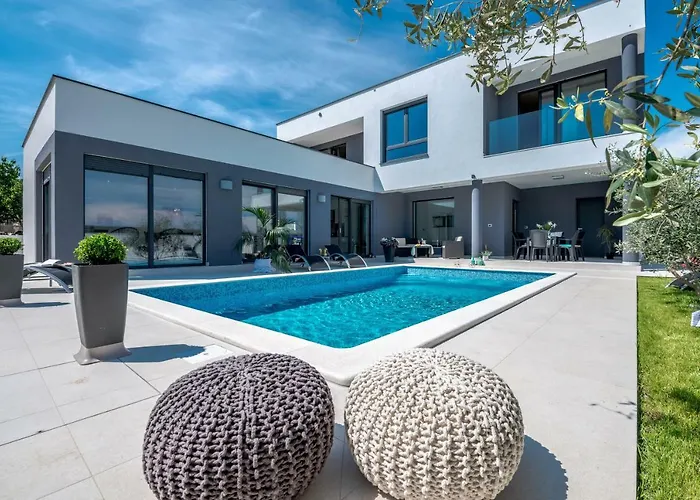 Wellness & Luxury Nicole - Families Only *